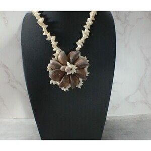 Vintage Hawaiian Flower Medallion Necklace Lie Cowrie Tiny Seashell Floral 30"